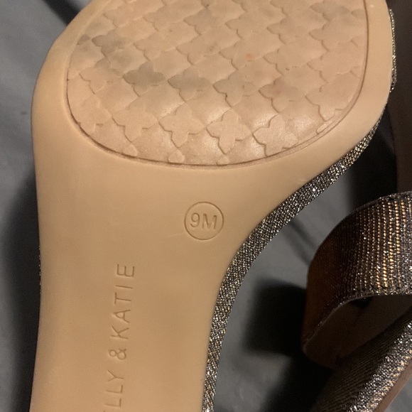 Kelly and Katie open toe heel. Size 9 - Picture 8 of 9